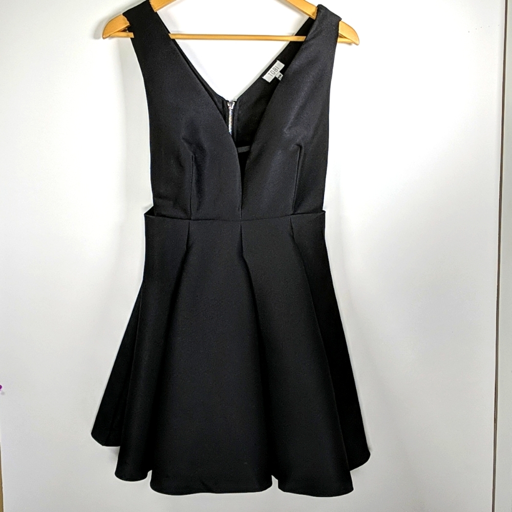 TOBI Date Night Pleated black dress